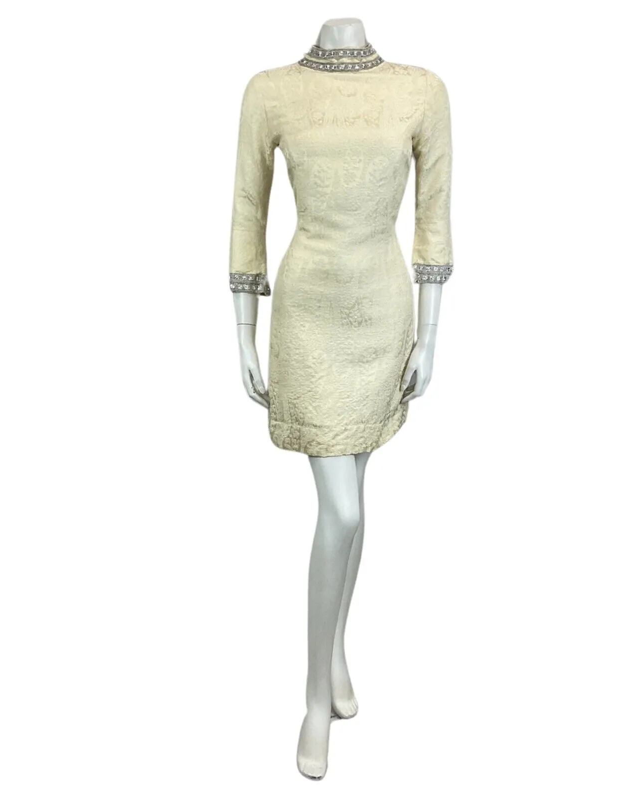 VINTAGE 60s 70s BEIGE SILVER TEXTURED MOD MINI PARTY CHRISTMAS EVENING DRESS 8